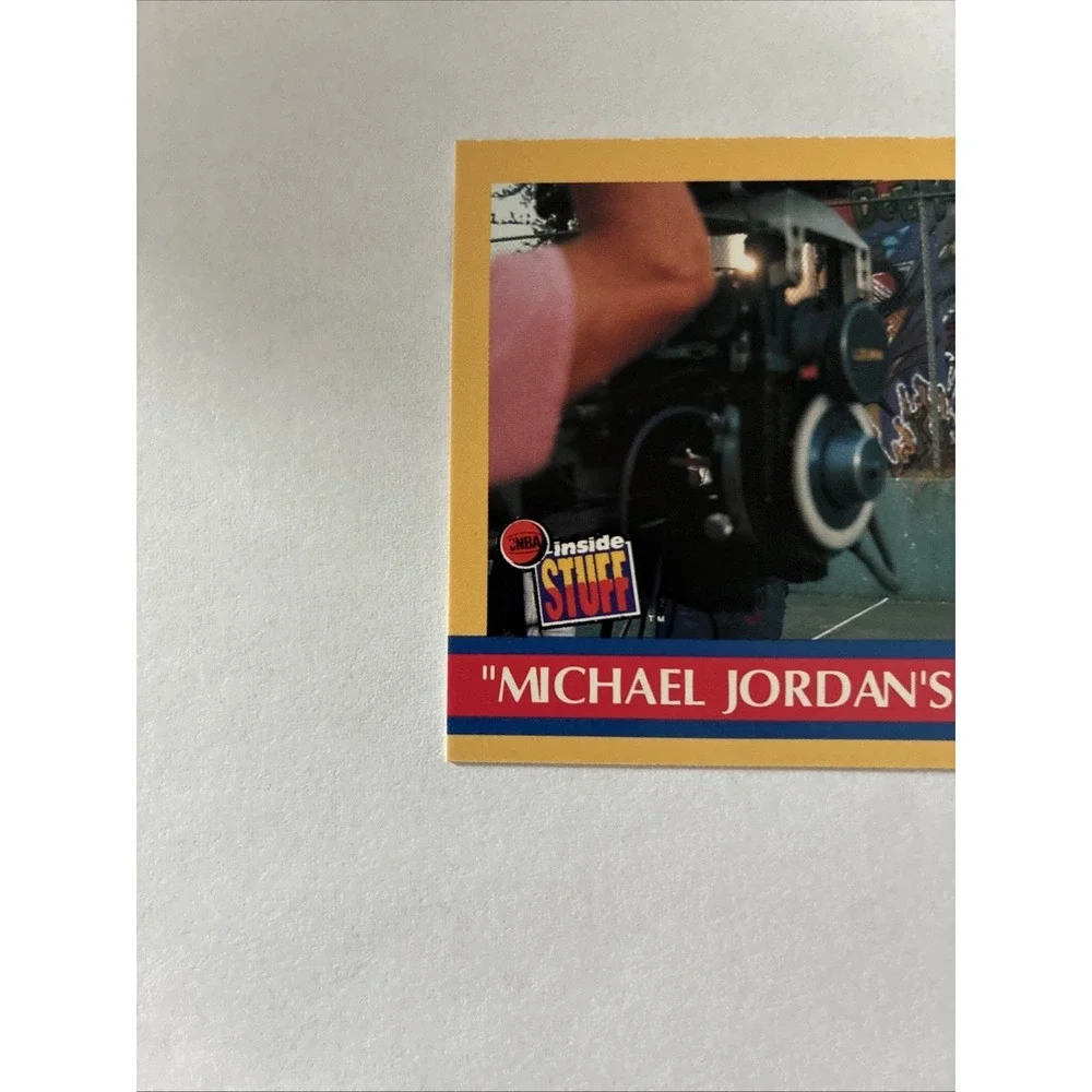 1990-91 NBA Hoops - Inside‎ Stuff Michael Jordan #382